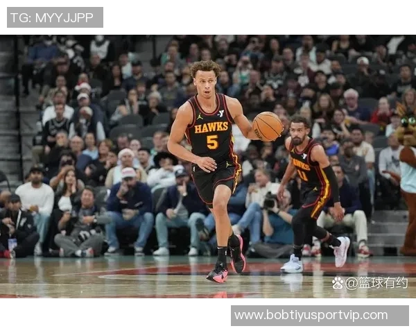 三球短暂出战15分钟高效表现三分球命中率50贡献11分2篮板3助攻